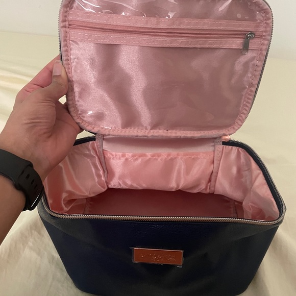 Cosmetics bag - Picture 4 of 4